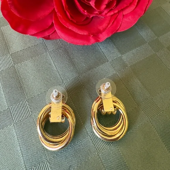 NWOT BaubleBar Interlocking Hoop Earrings - Picture 6 of 6